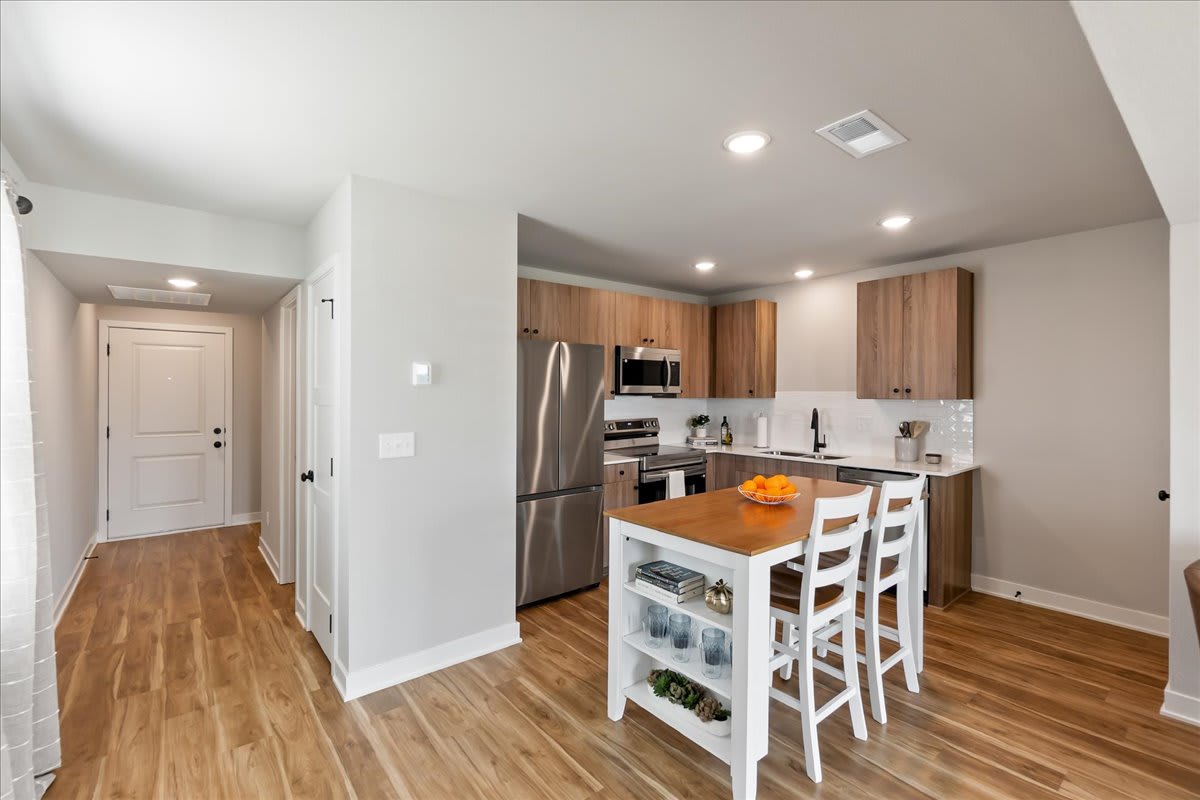 Hidden Hills Townhomes kitchen with dining table - Spring Hill, KS