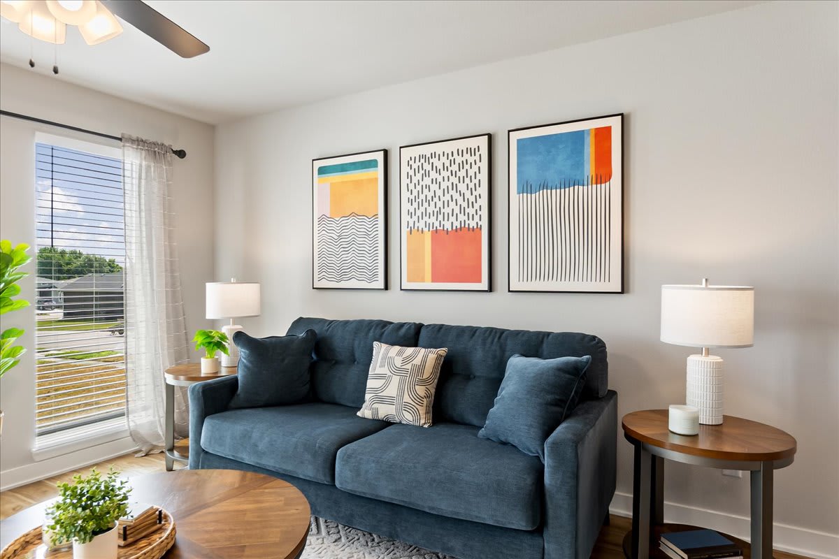 Hidden Hills Townhomes living room seating area - Spring Hill, KS