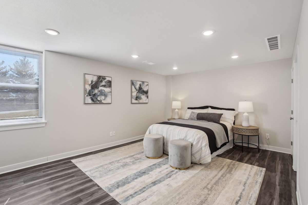 Chapman Ridge Townhomes bedroom with large window - Blue Springs, MO