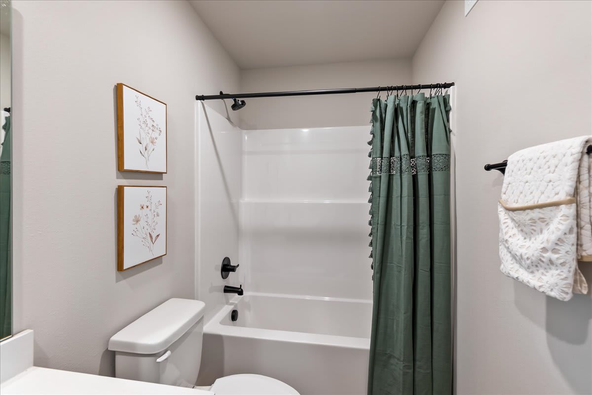 Hidden Hills Townhomes bathroom with tub and toilet - Spring Hill, KS
