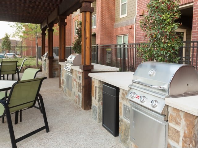 High Point Senior Living community outdoor kitchen area - Dallas, TX