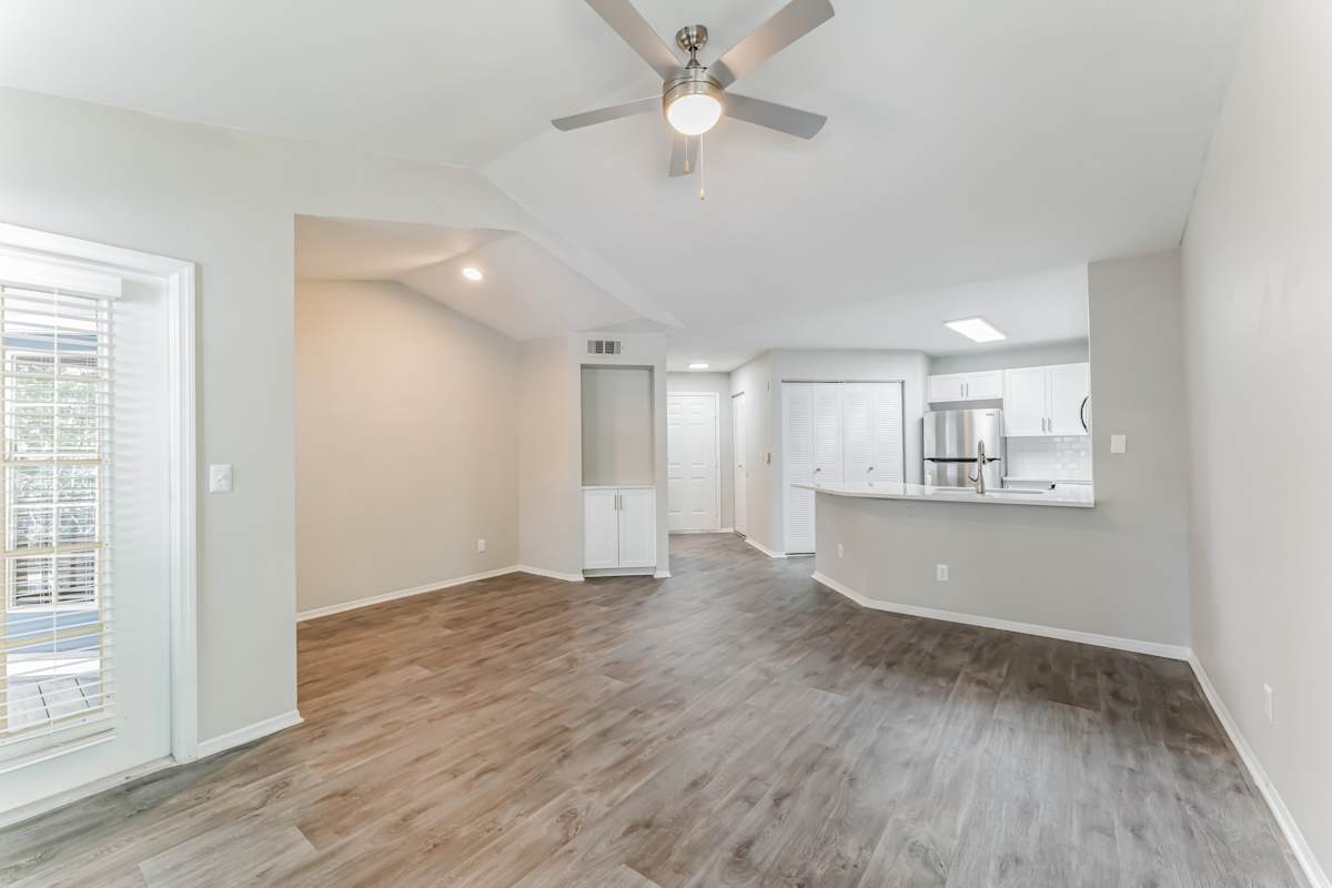 Marina Landing room with ceiling fan and wood floors - Orlando, FL