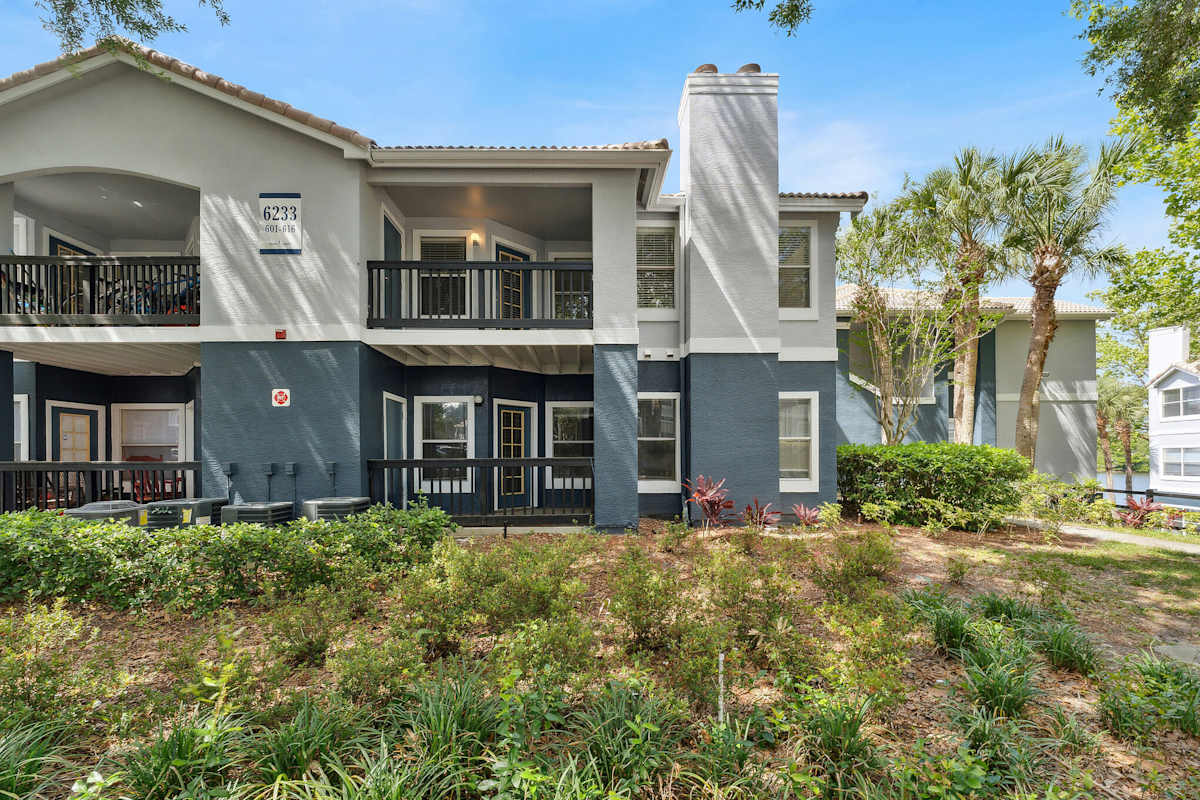 Marina Landing apartment building exterior - Orlando, FL