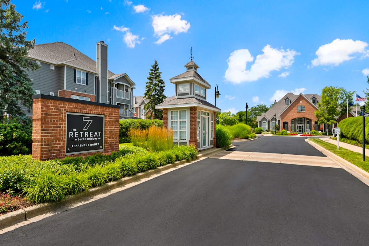 The Retreat at Seven Bridges exterior sign and building - Woodridge, IL