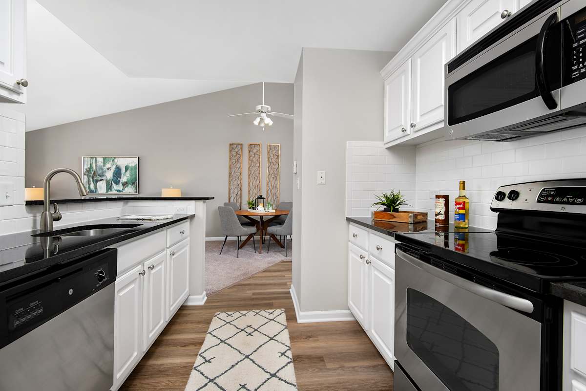 The Retreat at Seven Bridges kitchen with white cabinets - Woodridge, IL