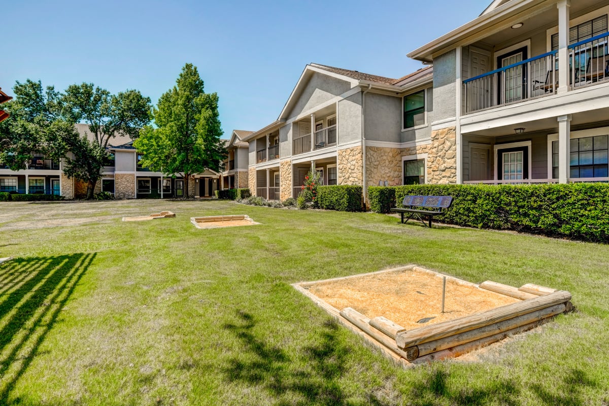 The Oaks at Hampton community photo - Dallas, TX