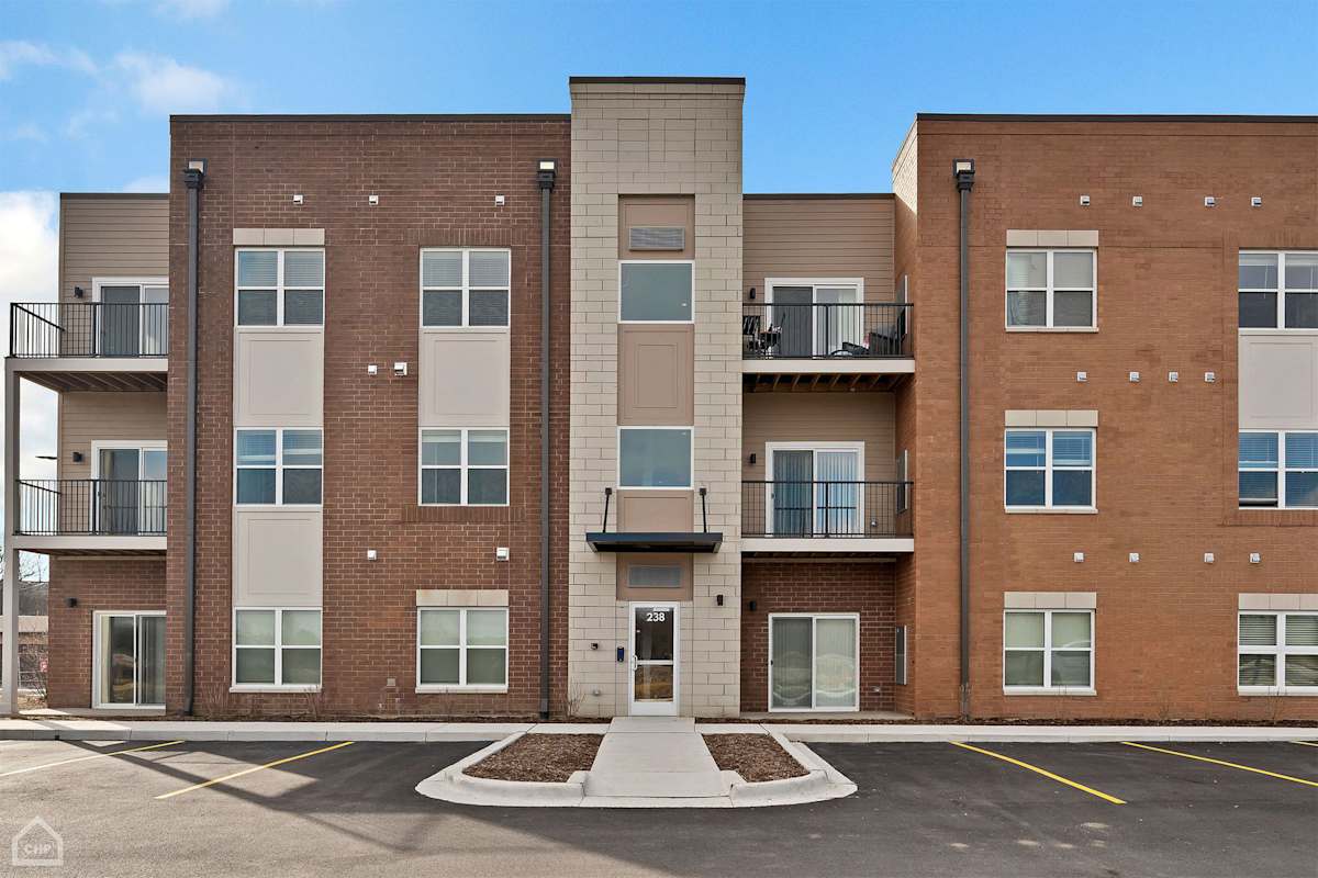 Lincoln Station Rowhomes apartment exterior - New Lenox, IL
