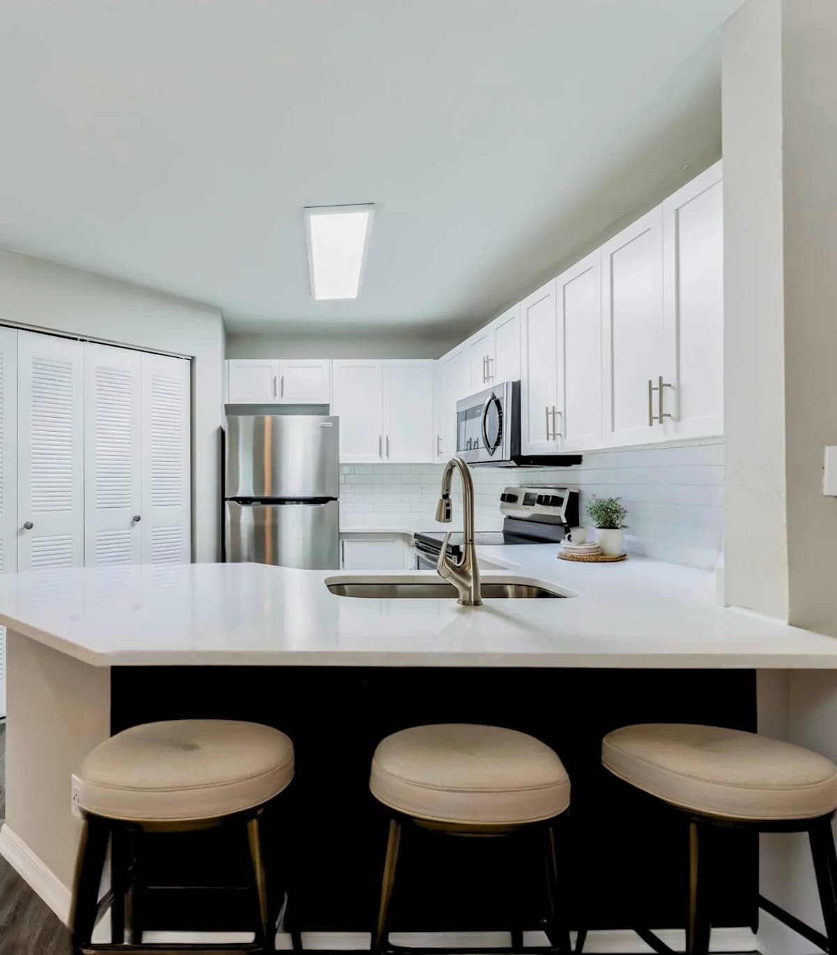 Marina Landing kitchen with white cabinets - Orlando, FL
