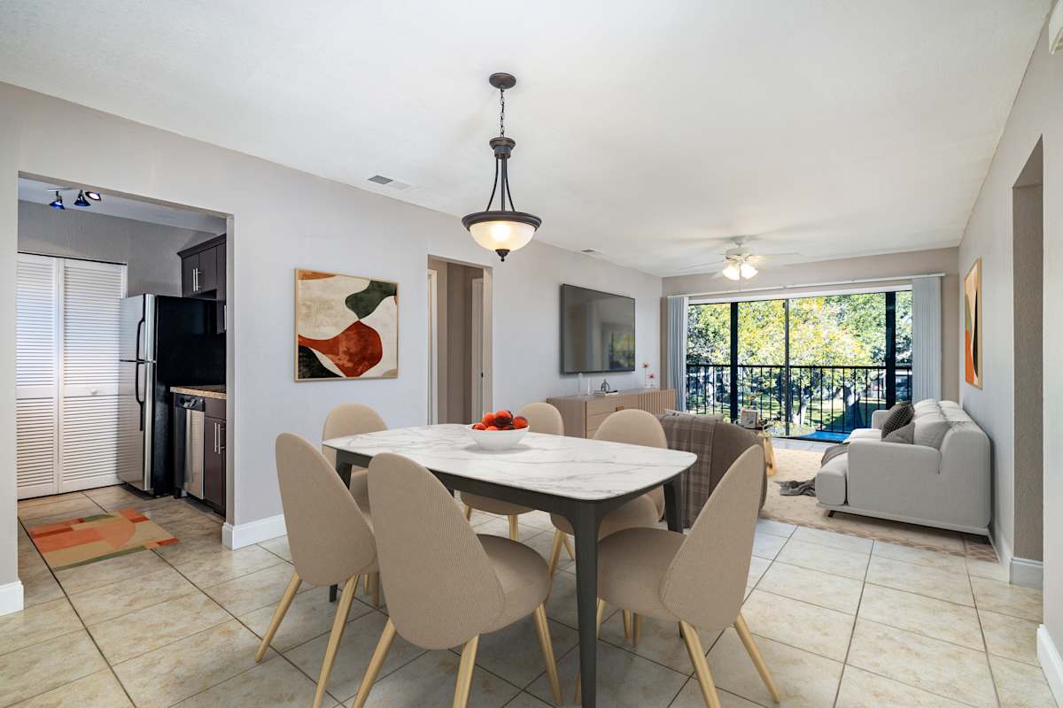 Meridian Luxury Condominiums dining area - Tampa, FL
