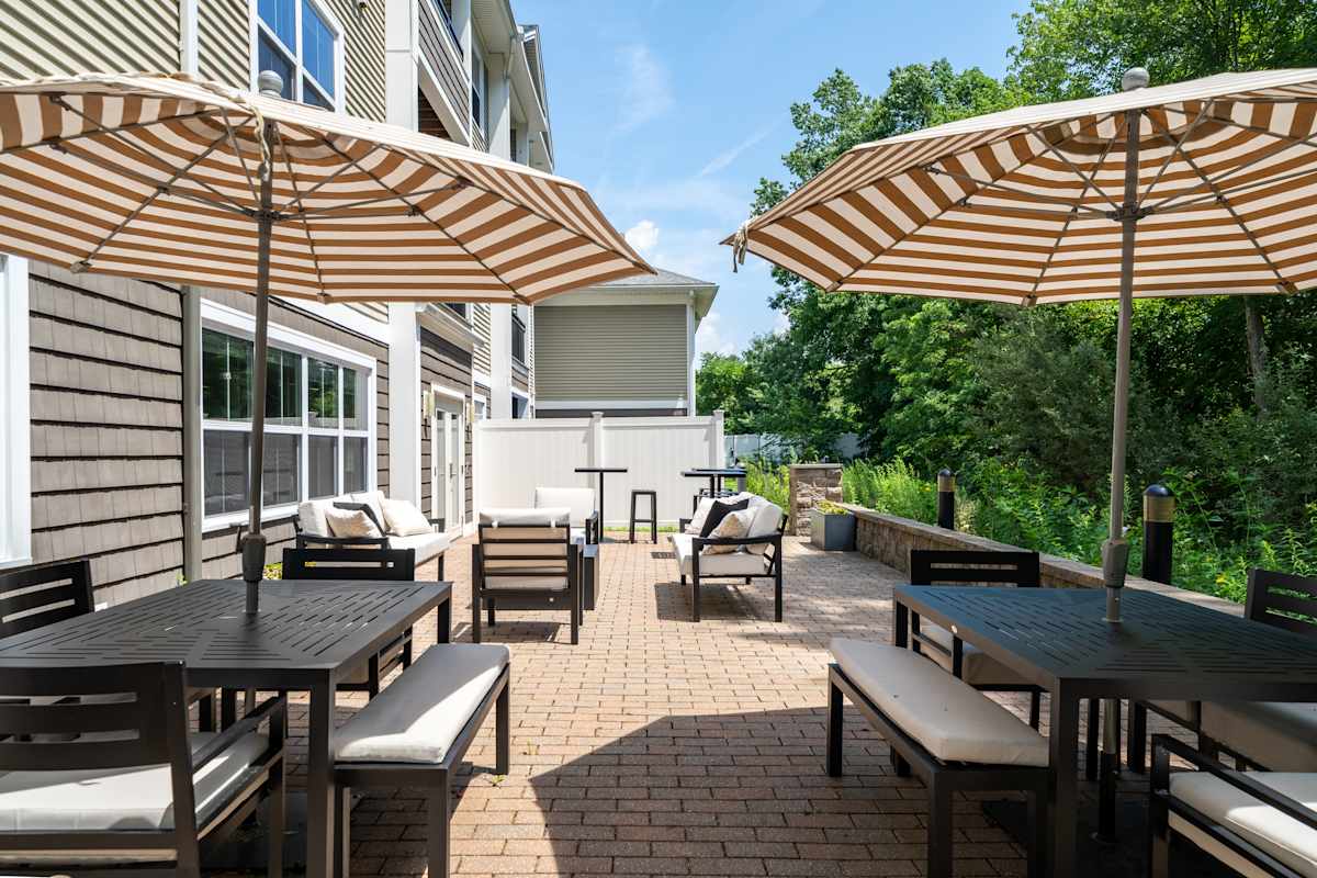 Metro at Wilmington Station outdoor lounge tables - Wilmington, MA