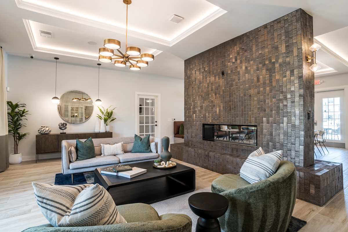 Nexus 485 apartment living room with fireplace and mirror - Charlotte, NC