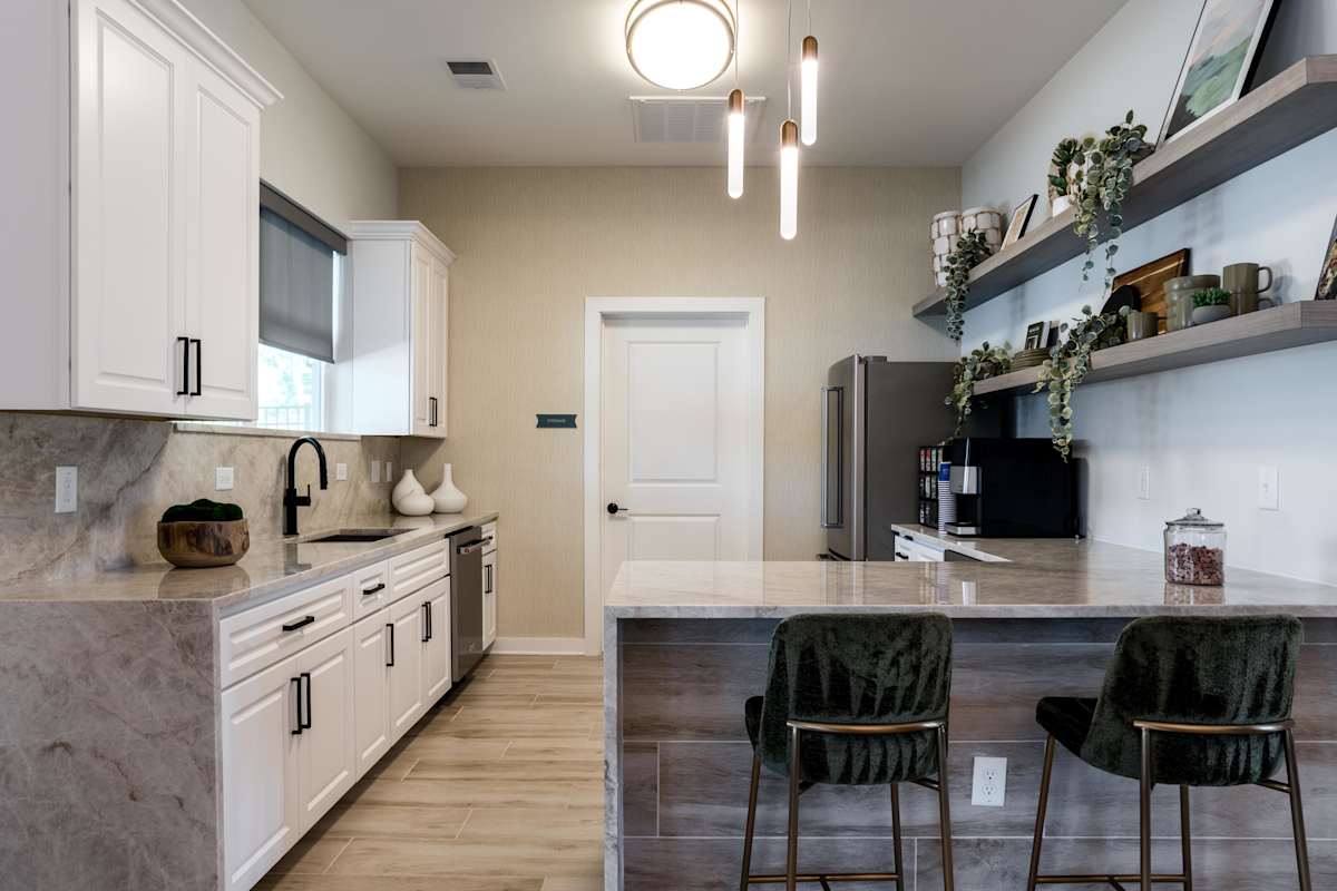 Nexus 485 apartment kitchen with countertop and cabinets - Charlotte, NC