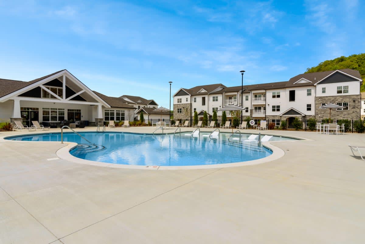 Ashland Farms resort-style pool with sundeck - Ashland City, TN