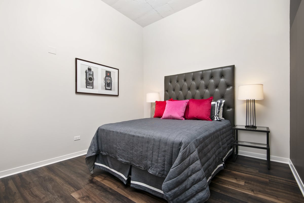 13thirteen Randolph Street Lofts bedroom with red pillows - Chicago, IL