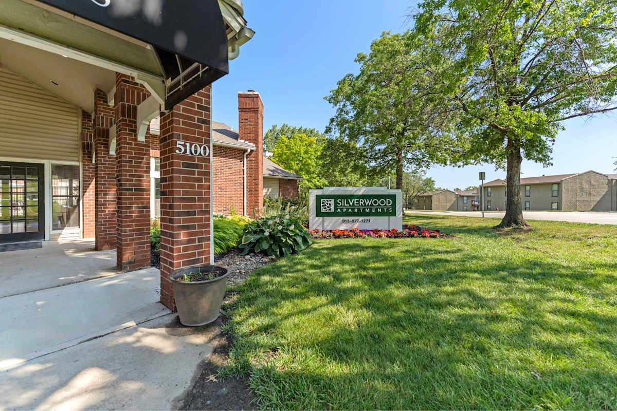Silverwood Apartments building entrance sign - Mission, KS