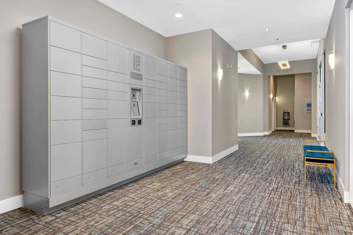 The Retreat at Seven Bridges package lockers - Woodridge, IL