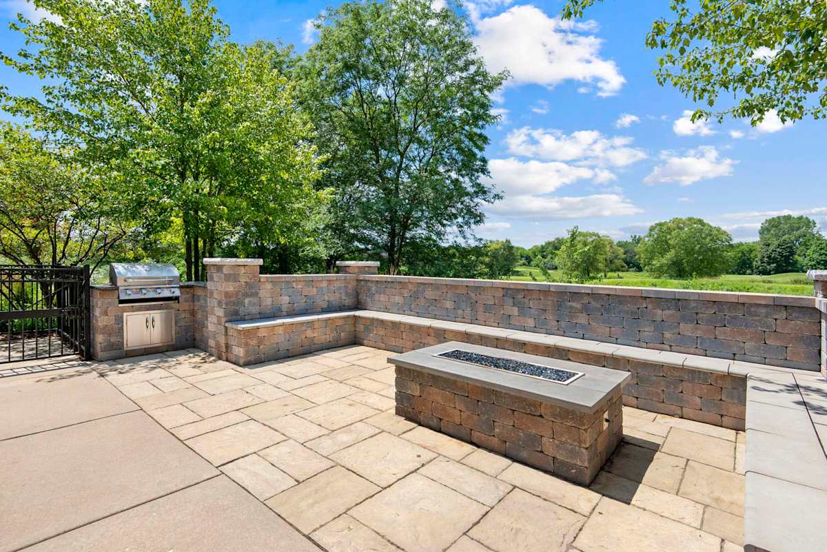 The Retreat at Seven Bridges outdoor patio with fire table and grills - Woodridge, IL