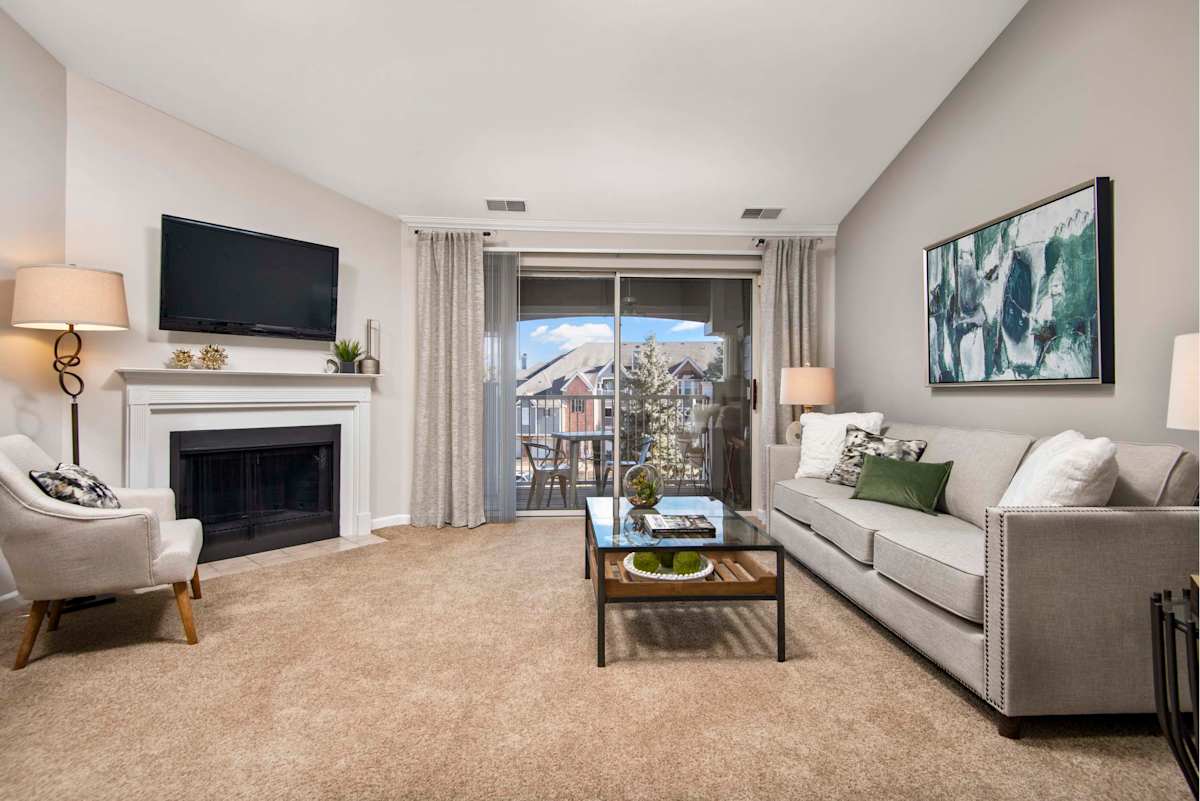 The Retreat at Seven Bridges living room with fireplace - Woodridge, IL