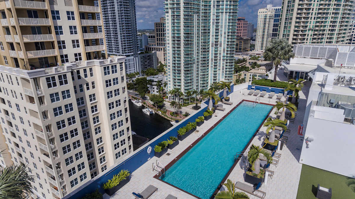 A closer look at Green High-Rise Luxury Rentals With A High-Rise Green And Sustainable View To The City