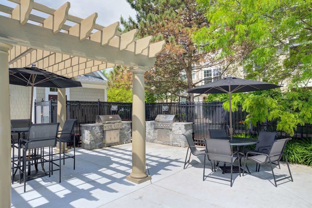 Hawthorne Commons outdoor grilling area with seating - Salem, MA