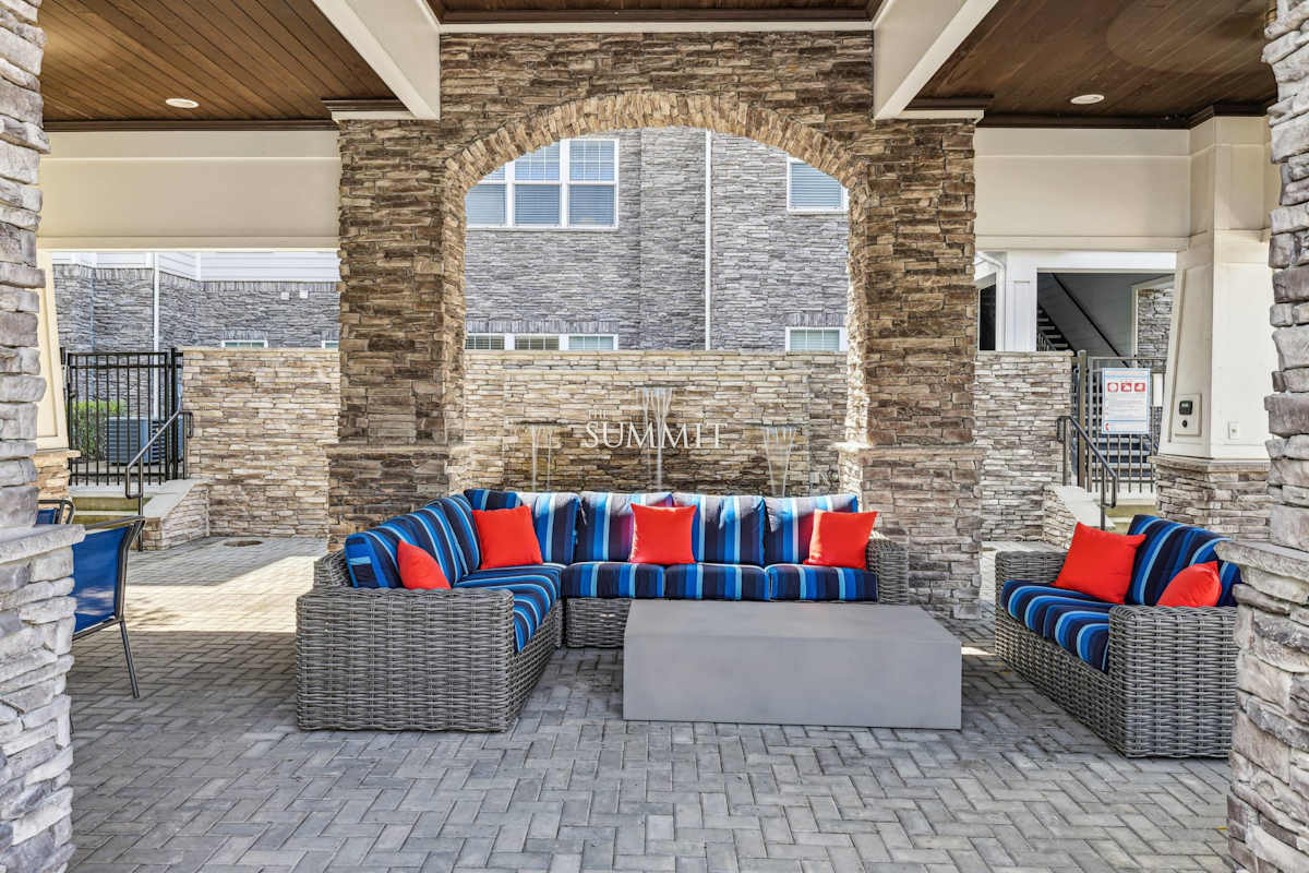 The Summit at Nashville West outdoor patio seating area - Nashville, TN