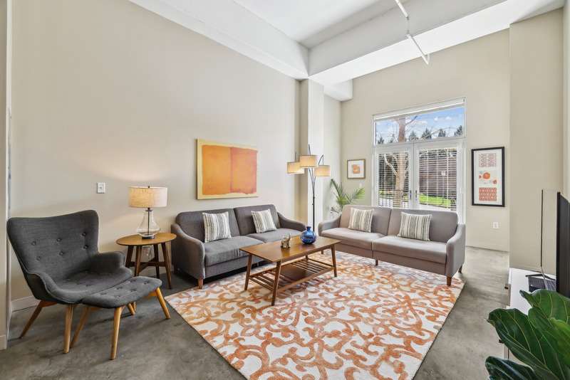 The Marquee at Belle Meade Apartments living room with rug and furniture - Nashville, TN