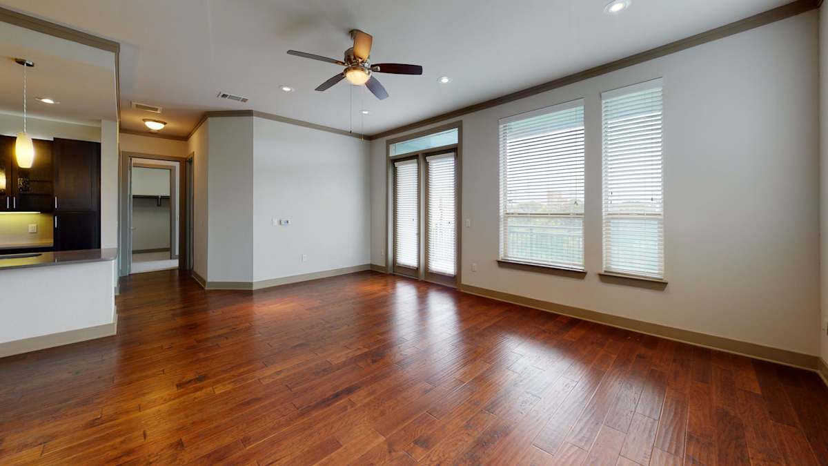 L2 Uptown interior room with wood flooring - Dallas, TX