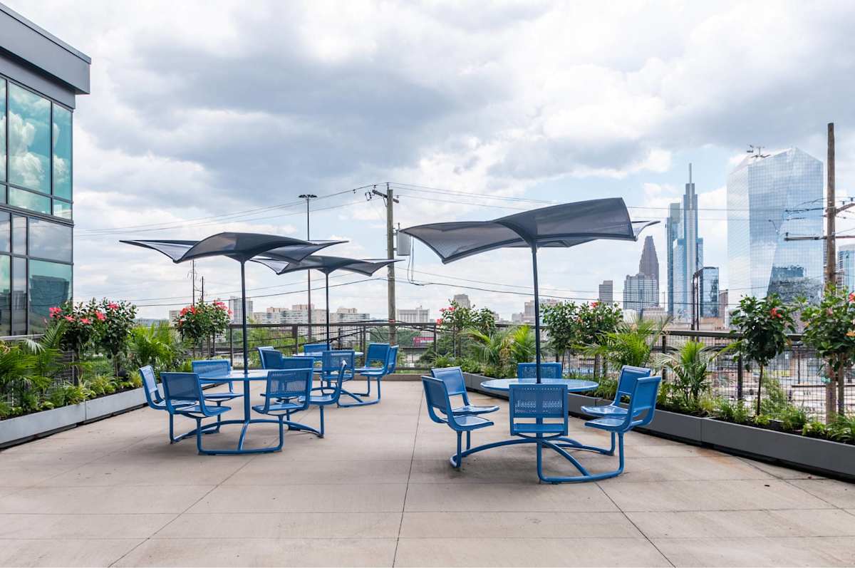 Vue32 outdoor courtyard seating area - Philadelphia, PA