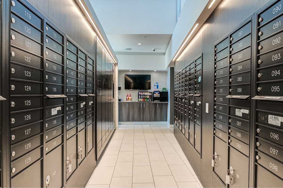 Vue32 mailroom with package lockers - Philadelphia, PA