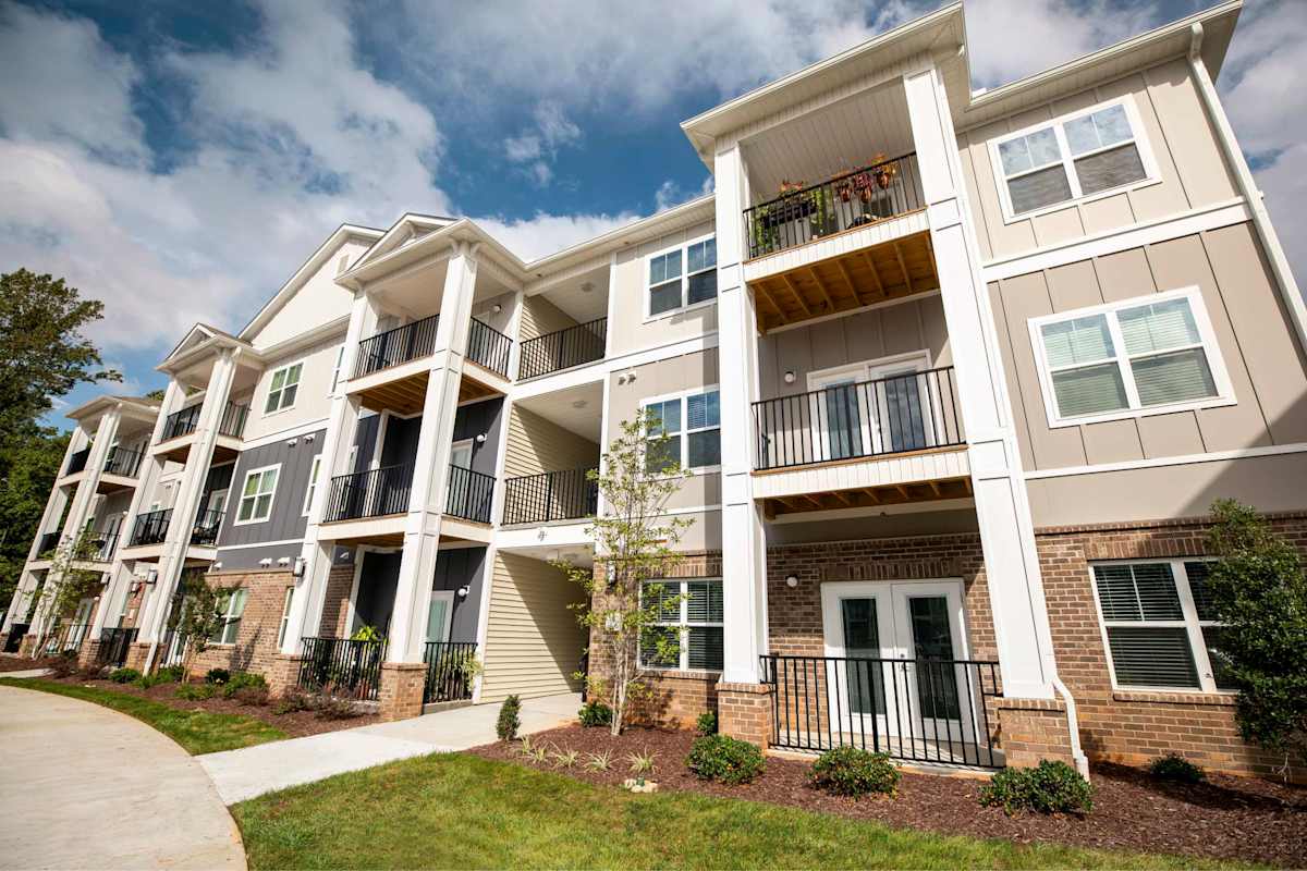 Country Park at Tall Oaks apartment building exterior with balconies - Greensboro, NC