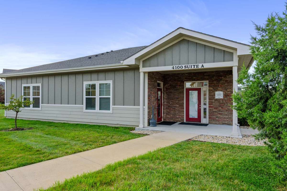 Remington Square leasing office exterior - Lawrence, KS