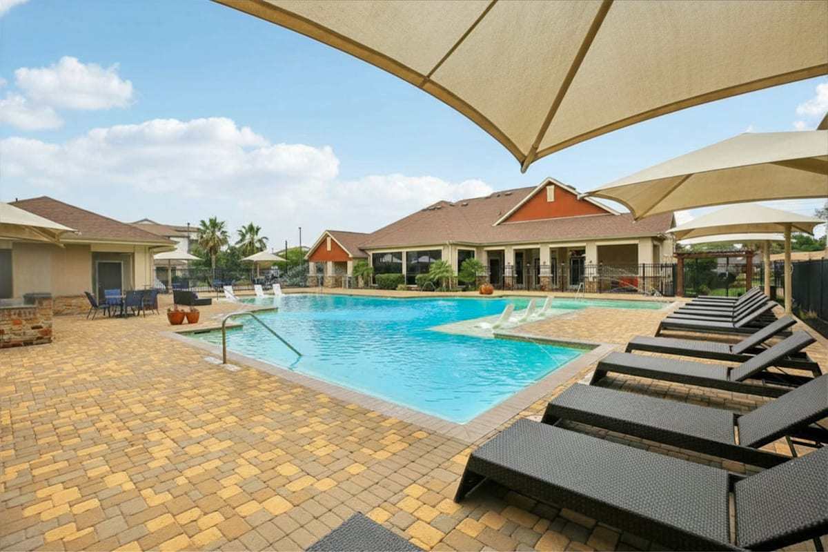 Alden Park Kingsland pool deck with umbrellas - Houston, TX