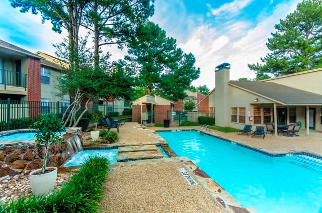 City Pines Apartment Homes swimming pool with fountain - Longview, TX