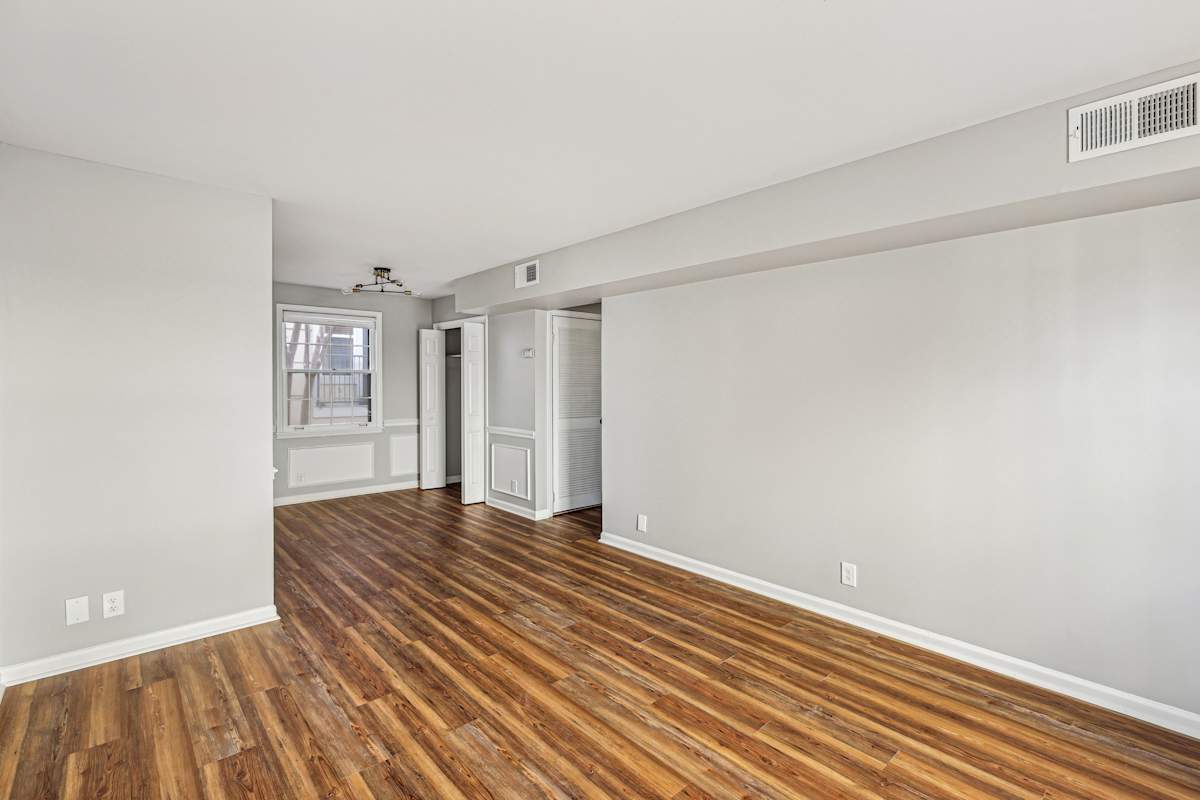 118 30th Ave room with wood floors and white walls - Nashville, TN