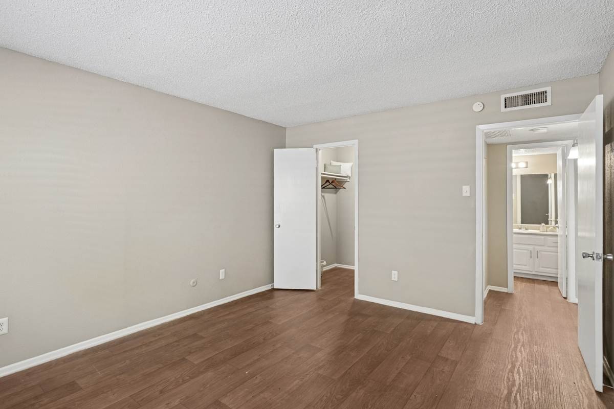 The Venue at Greenville interior hallway with door and cabinet mirror - Dallas, TX