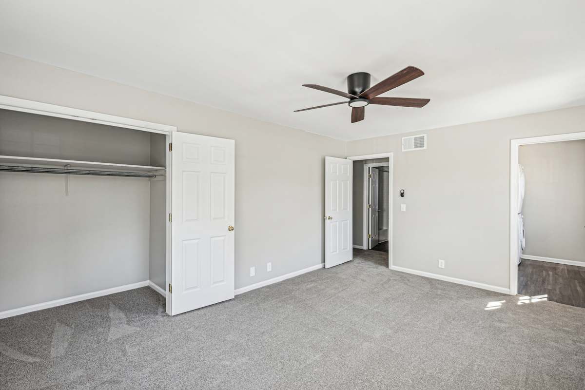 118 30th Ave room with ceiling fan and white door - Nashville, TN