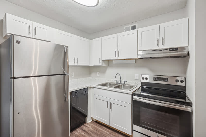 1808 Edgehill Apartments unit kitchen with stainless appliances - Nashville, TN