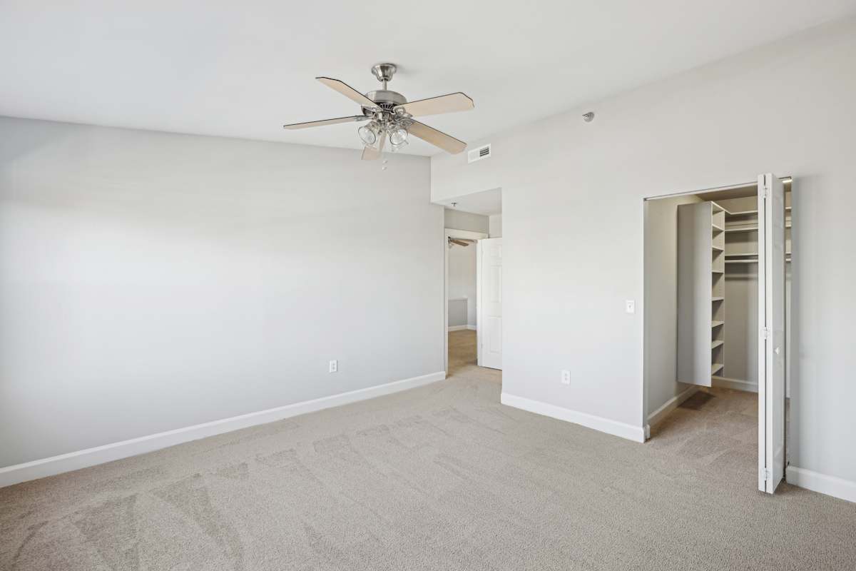 Wesley Place Apartments room with carpet and ceiling fan - Nashville, TN