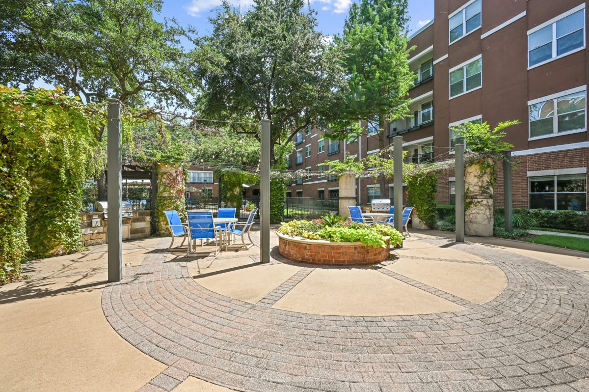 Photos and Video of 5225 Maple in Dallas, TX