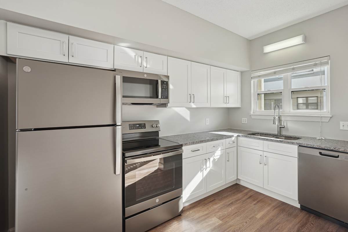 Wesley Place Apartments modern kitchen with stainless steel appliances - Nashville, TN