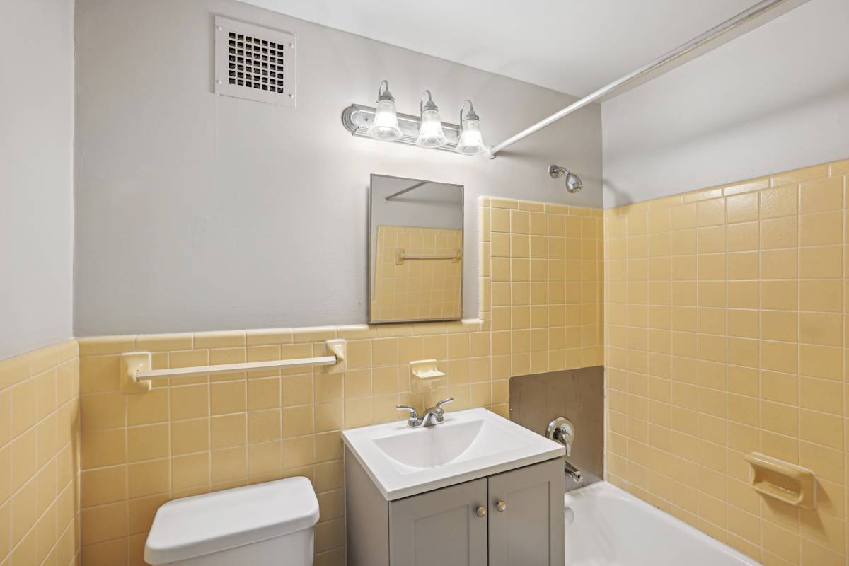 Barbizon Apartments bathroom with tile and toilet - Nashville, TN