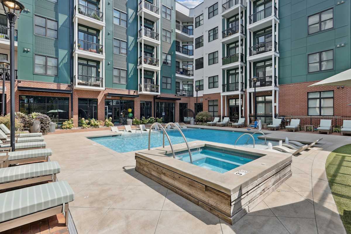 Peyton Stakes courtyard pool and building exterior - Nashville, TN