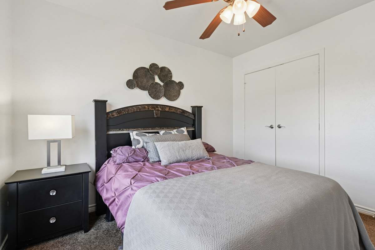 Hillburn Hills bedroom with nightstand and ceiling fan - Dallas, TX