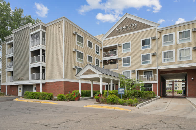 Grand Pre East apartment building and parking lot - Little Canada, MN