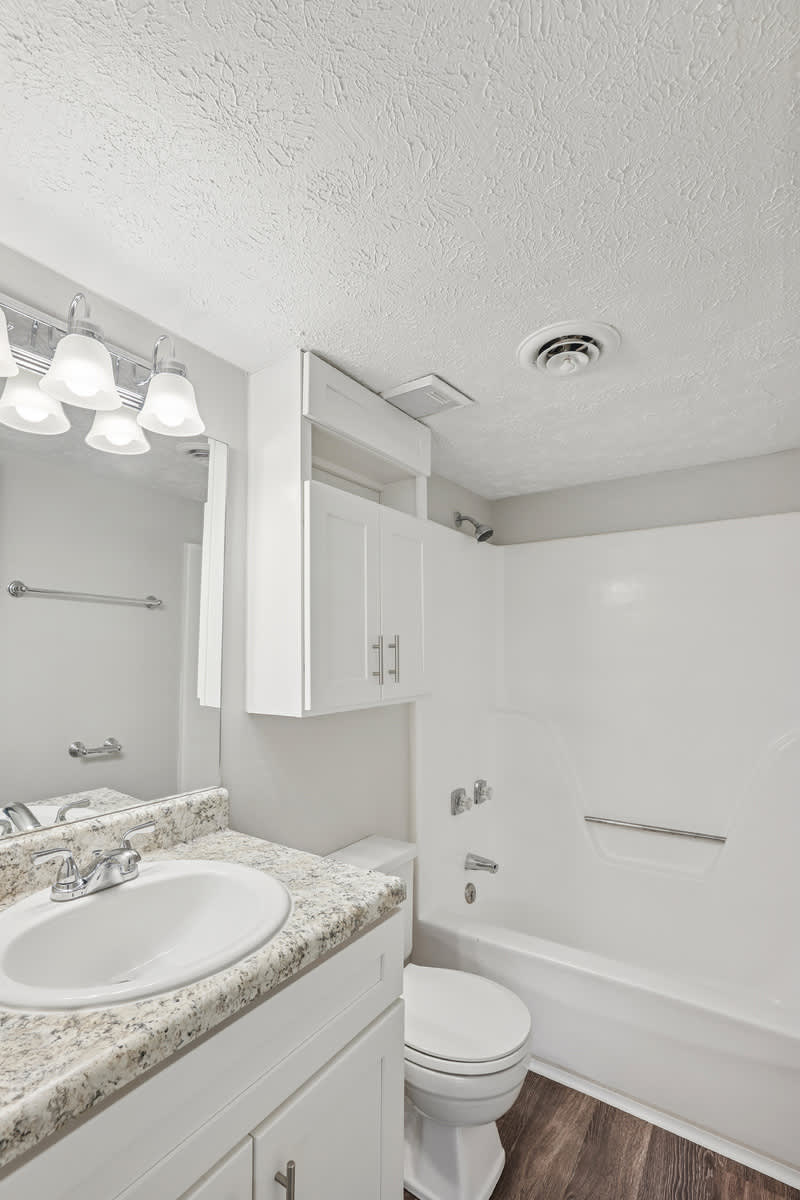 1808 Edgehill Apartments unit bathroom with tub - Nashville, TN