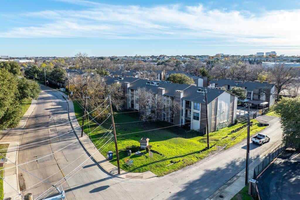 Tealwood Apartment Homes neighborhood street view - Dallas, TX