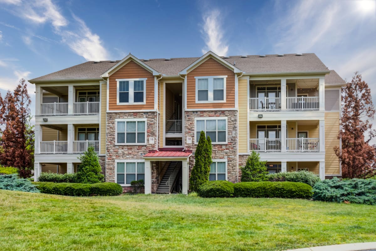 The Grove at Waterford Crossing apartment building exterior - Hendersonville, TN