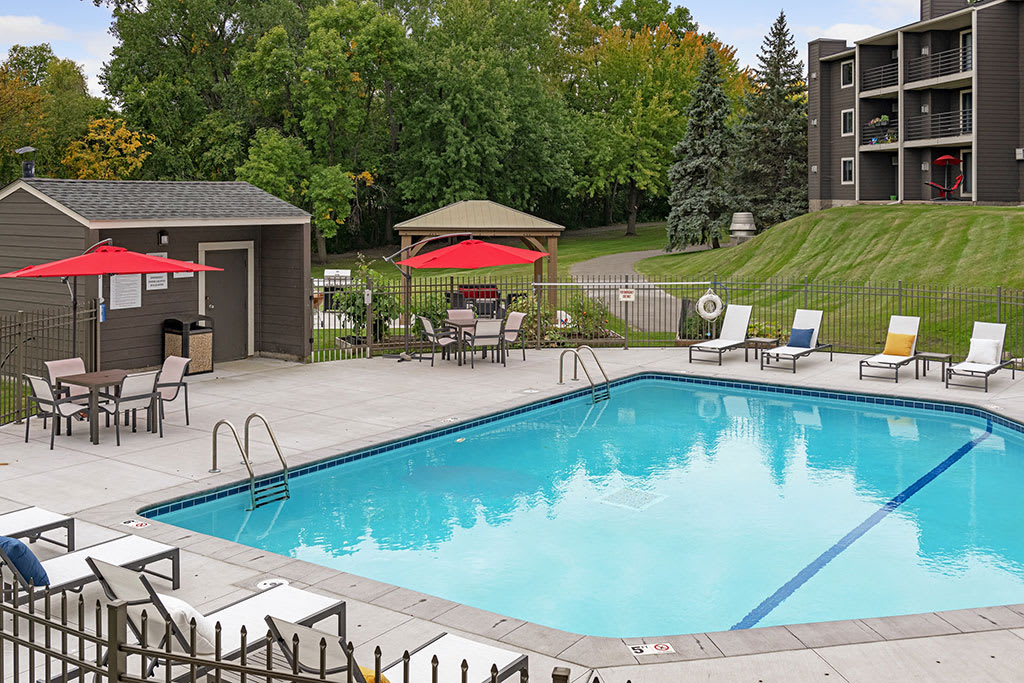 Tylia Apartments outdoor pool seating area - Maple Grove, MN