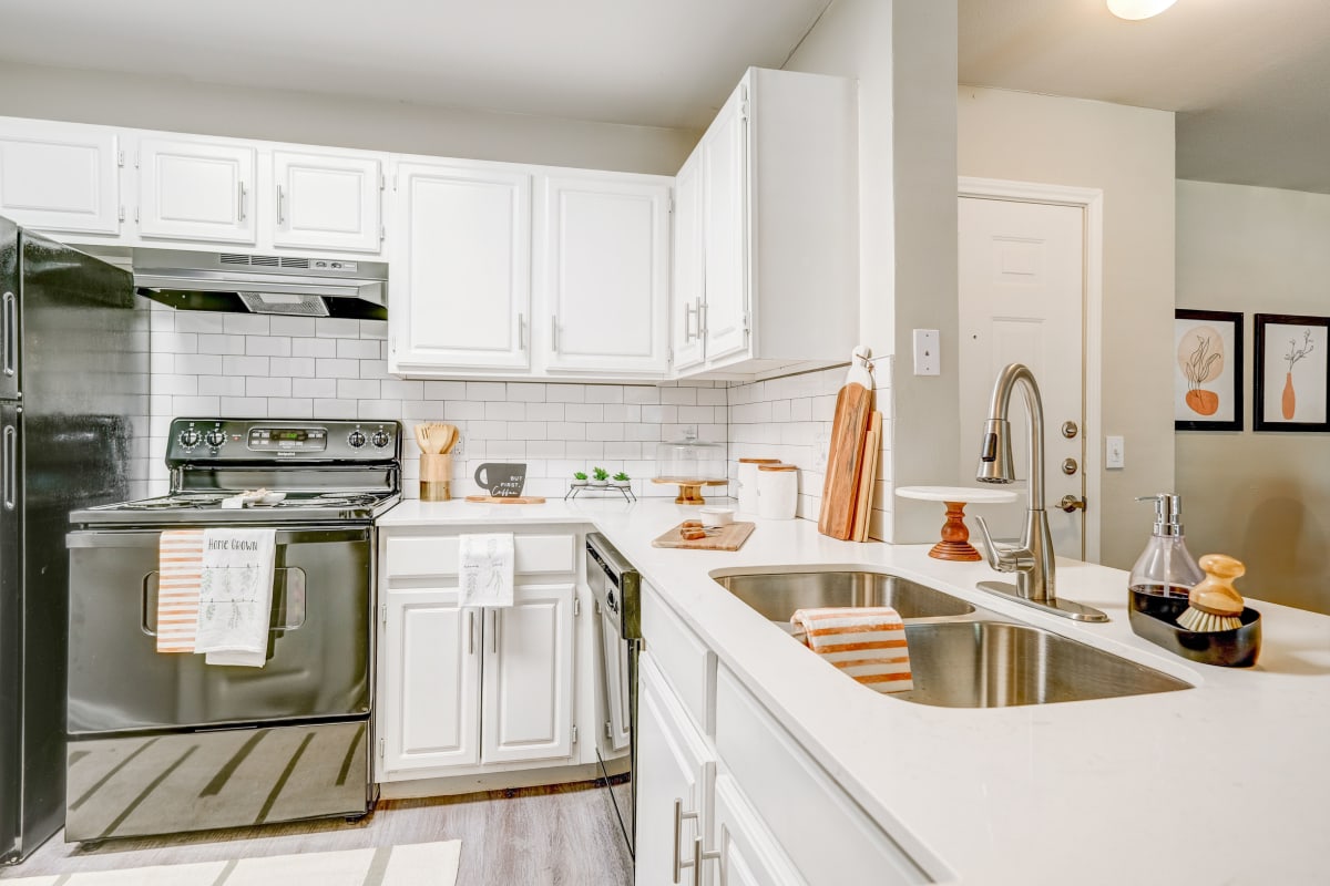 The Oaks at Hampton upgraded kitchen with appliances - Dallas, TX