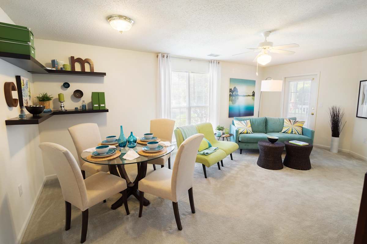 Reserve at Forest Hills dining area with glass table - Wilmington, NC